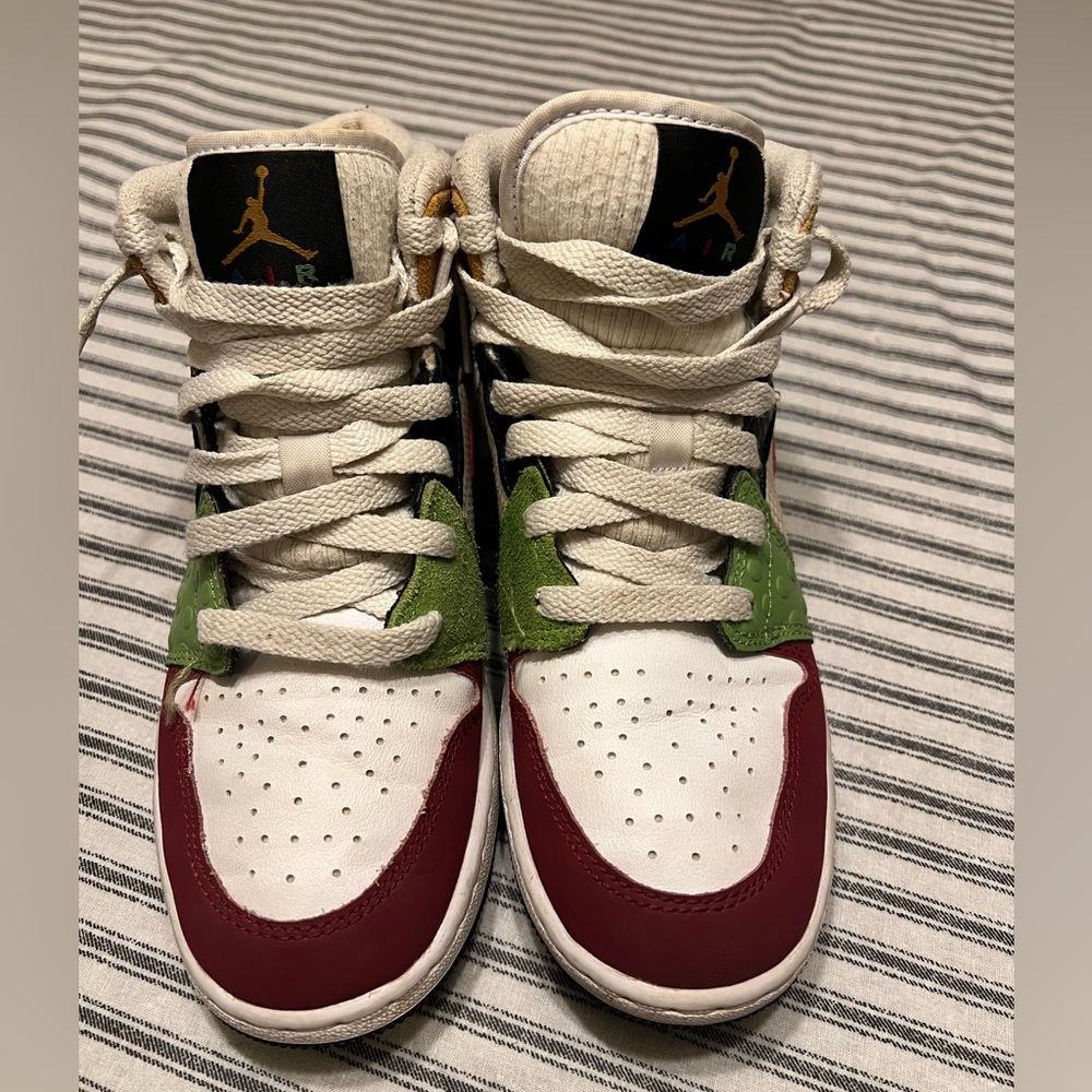 Kids Jordan’s size 5